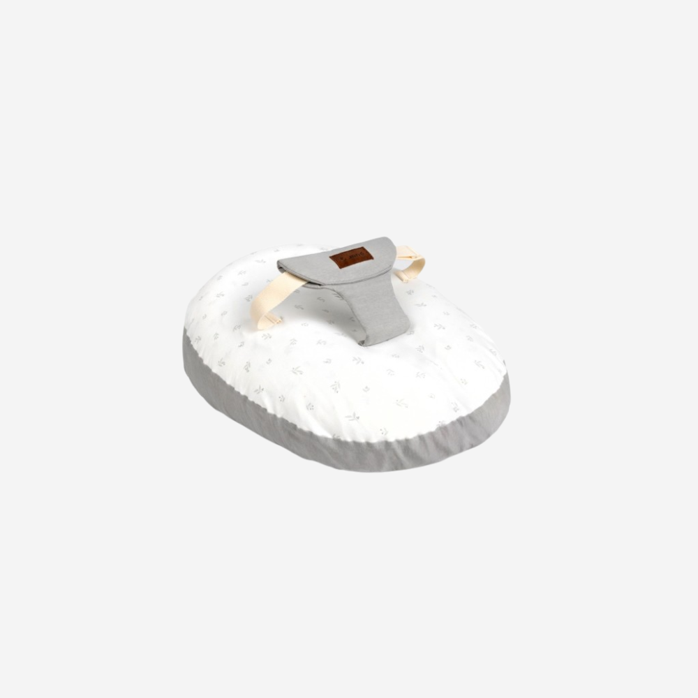 Alimenta a tu bebé con total comodidad gracias al cojín de brazo de Cambrass. Su diseño ergonómico permite sujetar al pequeño de forma sencilla durante la lactancia, proporcionando un apoyo suave (13)